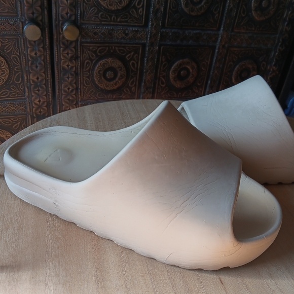 Adidas YEEZY Slide Bone 2020 - Picture 6 of 13